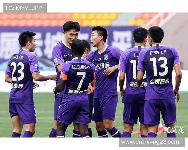 天津泰达与上海申花激战正酣精彩直播尽在眼前不容错过